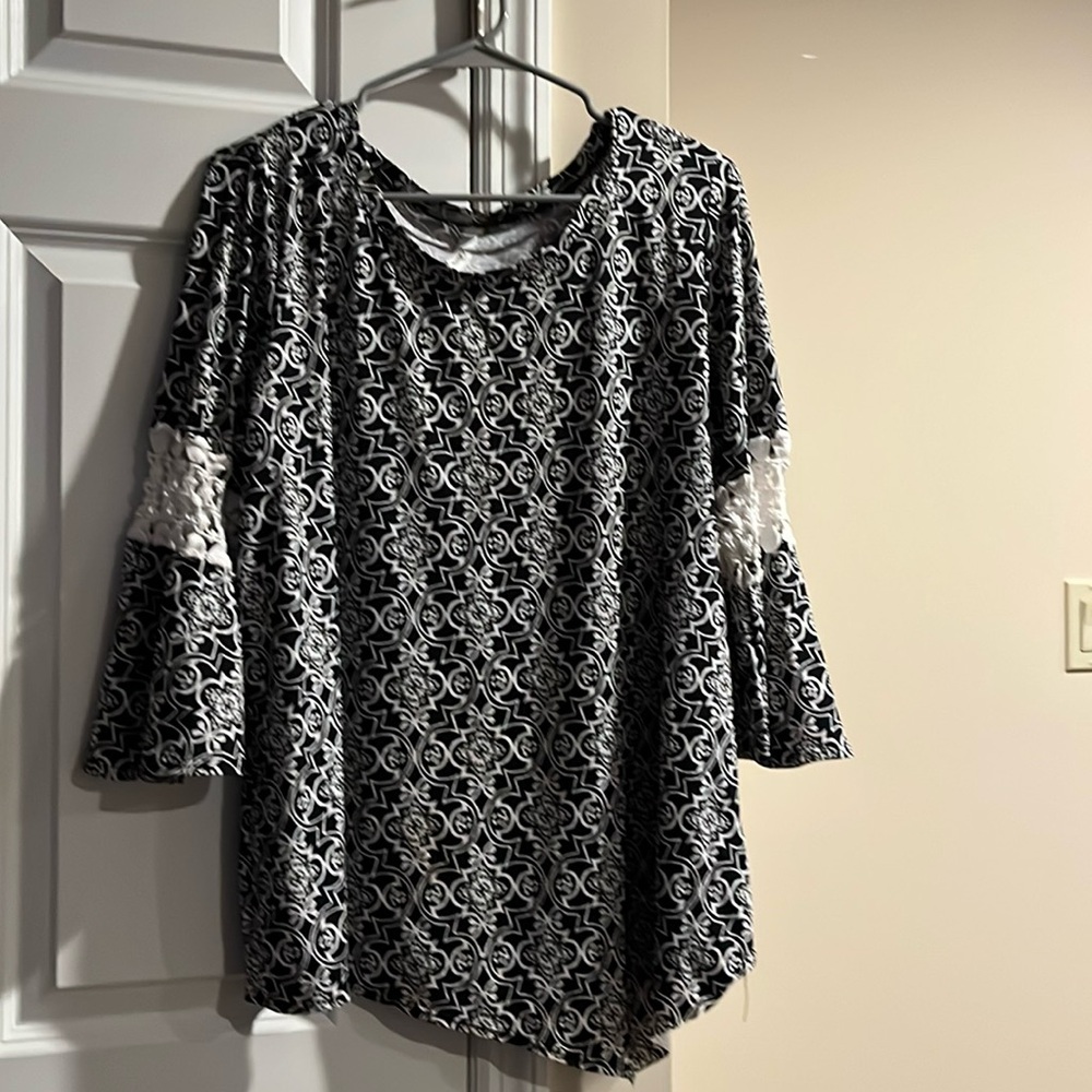 Pretty shirt.. good condition